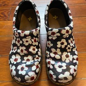 Floral print clogs